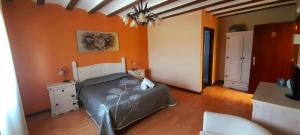 Postel nebo postele na pokoji v ubytování CTR Casona Santa Coloma