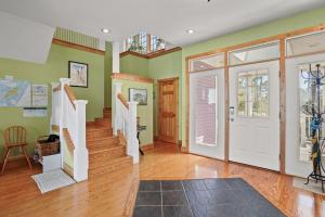 Gallery image of Blake's Purple Point - Waterfront splendor! in Deep Hole +61 photos