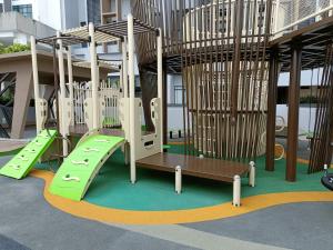 Laste mänguala majutusasutuses Sky Trees 2 Guests Nflix Balcony Aeon Pool