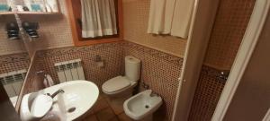 Koupelna v ubytování CTR Casona Santa Coloma