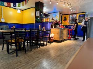 a restaurant with a bar with chairs and a counter at Nampa Downtown Inn in Nampa