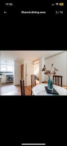 Μια τηλεόραση ή/και κέντρο ψυχαγωγίας στο Nice and spacious room