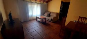TV a/nebo společenská místnost v ubytování CTR Casona Santa Coloma