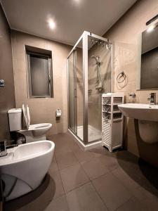a bathroom with two sinks and a shower at Seafront condo with a view of Valletta in Il-Gżira taʼ Forti Manoel