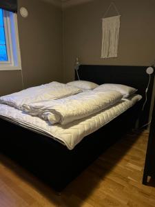 Postel nebo postele na pokoji v ubytování Leilighet i 1 etg Røldal + 33 fotografií