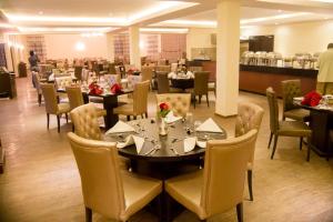 Panari Resort, BW Signature Collection tesisinde bir restoran veya yemek mekanı