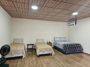 Pleasant Hostal Panama客房内的一张或多张床位