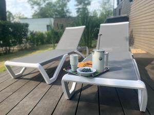 Nápoje v ubytování Ferienhaus tinydroom im Europarcs Bad Hoophuizen am Veluwemeer