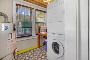 钦科蒂格Changing Tide - Downtown location with large deck!的相册照片