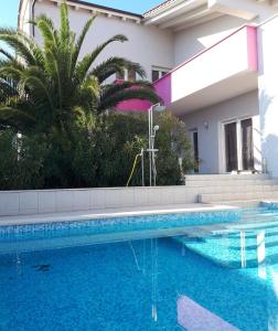 Bazén v ubytování Traum Ferienwohnung mit 2 Schlafzimmern und Pool am Meer, Kroatien, Istrien, Liznjan bis 6 Personen, Urlaub an der Adria nebo v jeho okolí
