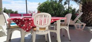 Balkón nebo terasa v ubytování Traum Ferienwohnung mit 2 Schlafzimmern und Pool am Meer, Kroatien, Istrien, Liznjan bis 6 Personen, Urlaub an der Adria + 17 fotografií