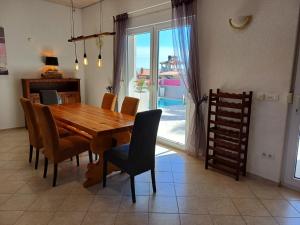 Posezení v ubytování Traum Ferienwohnung mit 2 Schlafzimmern und Pool am Meer, Kroatien, Istrien, Liznjan bis 6 Personen, Urlaub an der Adria