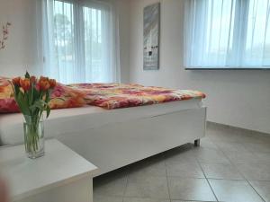 Postel nebo postele na pokoji v ubytování Traum Ferienwohnung mit 2 Schlafzimmern und Pool am Meer, Kroatien, Istrien, Liznjan bis 6 Personen, Urlaub an der Adria