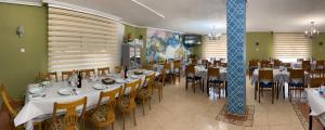 a dining room with tables and chairs in a restaurant at Hostal Monica in Cilleruelo de Bezana