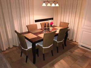 Ein Sitzbereich in der Unterkunft Villa Sorgenfrei - a65549