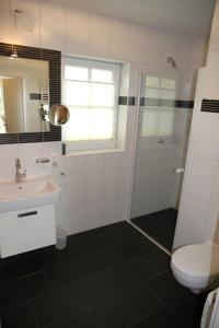 Ein Badezimmer in der Unterkunft Villa Sorgenfrei - a65549