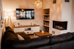 a living room with a couch and a fireplace at Ferienhaus Meeresschatz in Zingst
