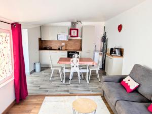 a living room with a couch and a table at "appartement au centre & parking" Logement Petite Venise in Colmar