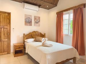 Postel nebo postele na pokoji v ubytování Hostal Familiar Rolo