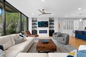 TV a/nebo společenská místnost v ubytování Blue Haven + 57 fotografií