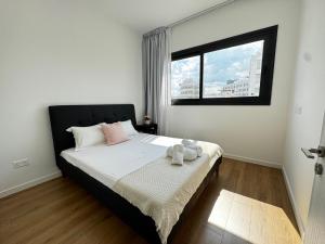 Katil atau katil-katil dalam bilik di Wealthystays Premium Residence