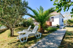 Vonkajšia záhrada v ubytovaní Haus Perkovic