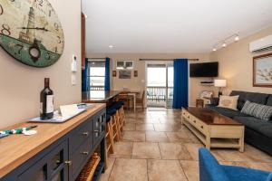 Photo de la galerie de l'établissement Dancing Waters at Sea Tag - Waterfront Condo!, à Birch Town