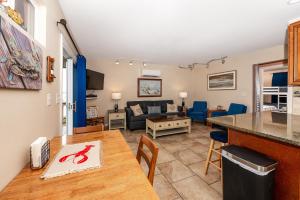 Photo de la galerie de l'établissement Dancing Waters at Sea Tag - Waterfront Condo!, à Birch Town 34 autres photos