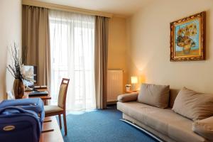 A seating area at P4W Hotel Residence Szombathely