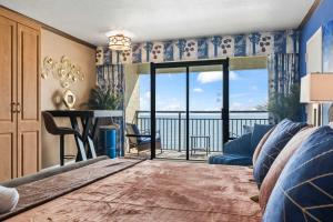 Posezení v ubytování Ocean Reef 905 - Oceanfront + 29 fotografií