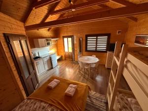 Ảnh trong thư viện ảnh của Riverside Woodhouses ở Praid