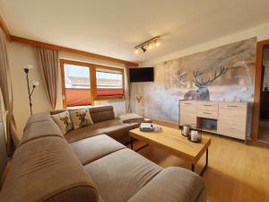 Posedenie v ubytovaní LECHUFER, 80m2, Haushälfte mit privatem Eingang, Kaminofen, Terrasse, Garten