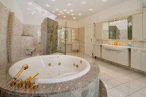 O baie la Villa Merle mit privatem Indoorpool