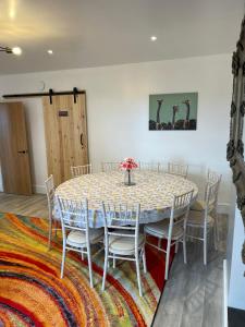 Foto dalla galleria di Faerdre Manor Large Holiday Home a Pont-Tyweli Altre 83 foto