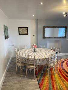 Foto dalla galleria di Faerdre Manor Large Holiday Home a Pont-Tyweli