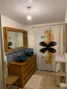 a bathroom with two sinks and a mirror at Maison Centre-ville Mer à pied in Saint-François