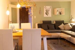 a living room with a table and a couch at Hof Timmermann - Spatzennest in Ottenstein