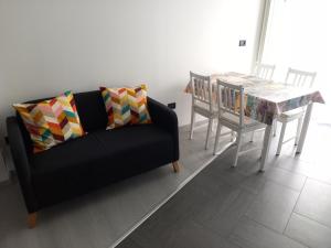 a living room with a couch and a table at La Casa di Saretta in Trieste +9 photos