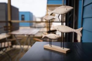 a group of fish figurines sitting on top of a table at Boje 70 in Scharbeutz +8 photos