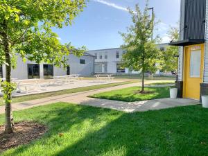 a park with benches and trees in front of a building at Modern Townhome 2 Miles South of Downtown and Broadway Ave in Nashville