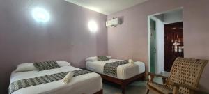 Un pat sau paturi într-o cameră la Hotel Rosa de los vientos