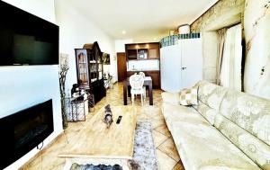 Televízia a/alebo spoločenská miestnosť v ubytovaní Holibai, Solpor, Ap boutique frente paseo marítimo, Baiona