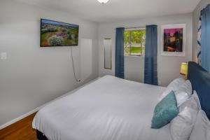 a bedroom with a white bed and a window at Super Cute Five Bedroom Home in Denver Perfect For Girls Trips in Denver