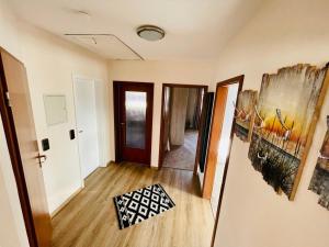 a room with a hallway with doors and a rug at Fewo Elke in Barsinghausen +10 photos
