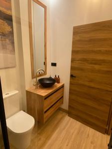 a bathroom with a sink and a toilet at Acogedor bajo en Valencia in Valencia