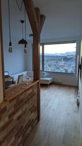 Gambar di galeri bagi Apartment with sunset view over Bratislava di Nivy