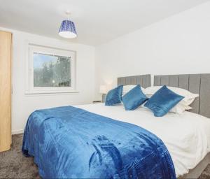 Giường trong phòng chung tại Caul View Apartment