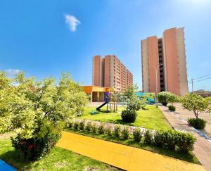 a park with a playground in front of some buildings at Apartamento con vista a las montañas, cerca Centro Comercial Mayales in Valledupar