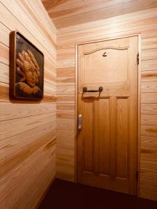 a door in a room with a picture on the wall at 2025年OPEN 視点定点 クリエイターズギャラリー inn in Uno