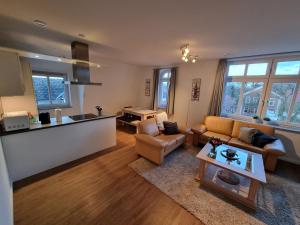 a living room with a couch and a table at Villa Schönfeld Wohnung 7 in Papenburg